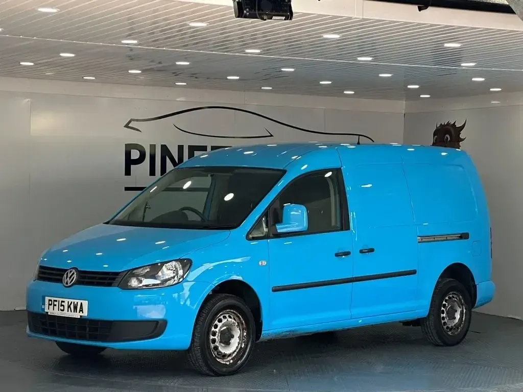 Begagnad VW Caddy Startline 101 HK (74 kW) 2015 Blå Minibuss
