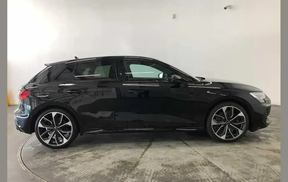 Usado Audi S3 Sportback Black Edition 328 HP (241 kW) 2024 Preto Citadino