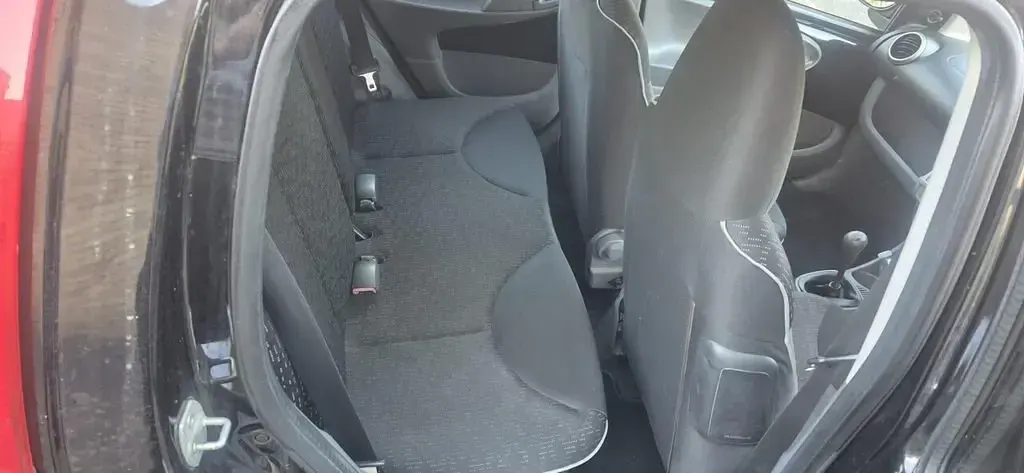 Second-hand Peugeot 107 68 CP (50 kW) 2011 Negru Hatchback