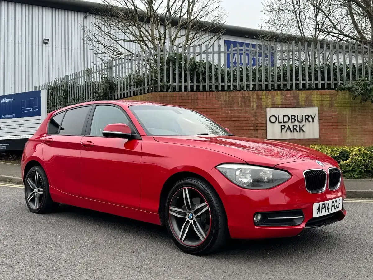 Used BMW 114 Sport Line 2014 Red Hatchback