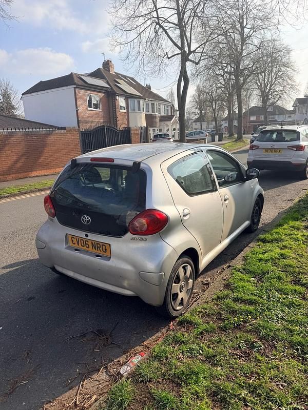 Used Toyota Aygo 67 HP (49 kW) 2006 Silver Hatchback