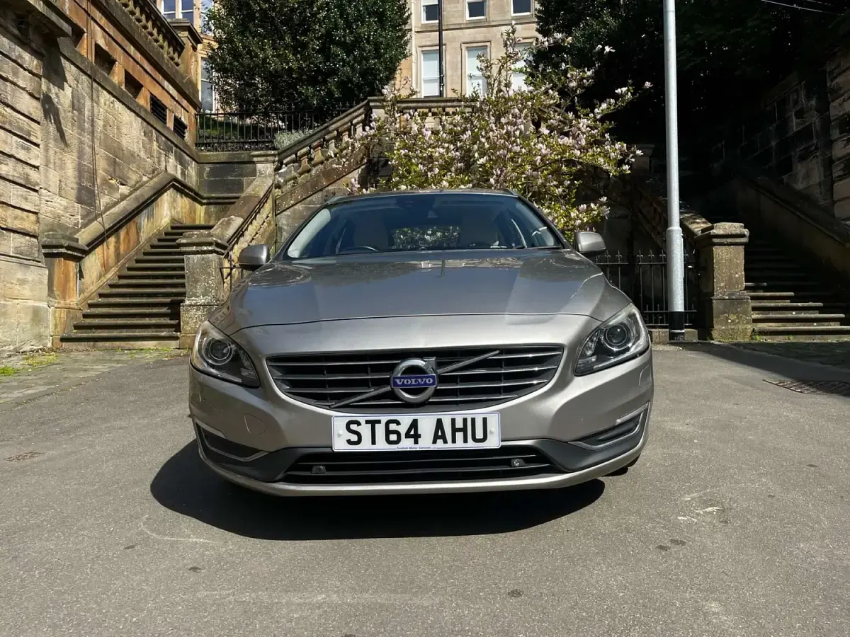 Usado Volvo V60 SE 181 CV (133 kW) 2014 Dorado Familiar