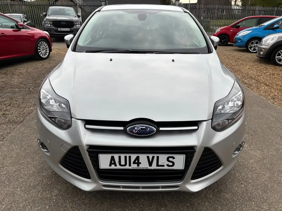 Begagnad Ford Focus Titanium 2014 Silver Halvkombi