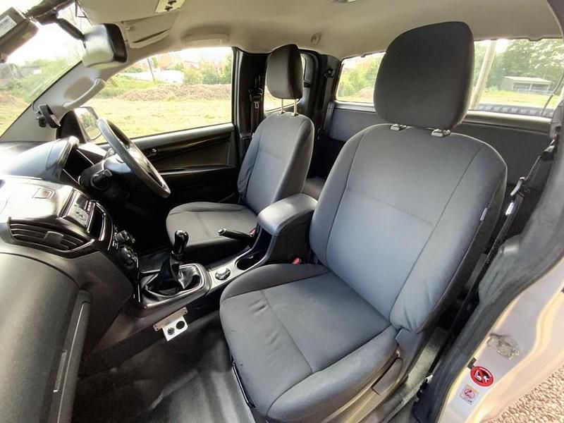 Used Isuzu Pick up 164 HP (120 kW) 2018 Silver Pickup