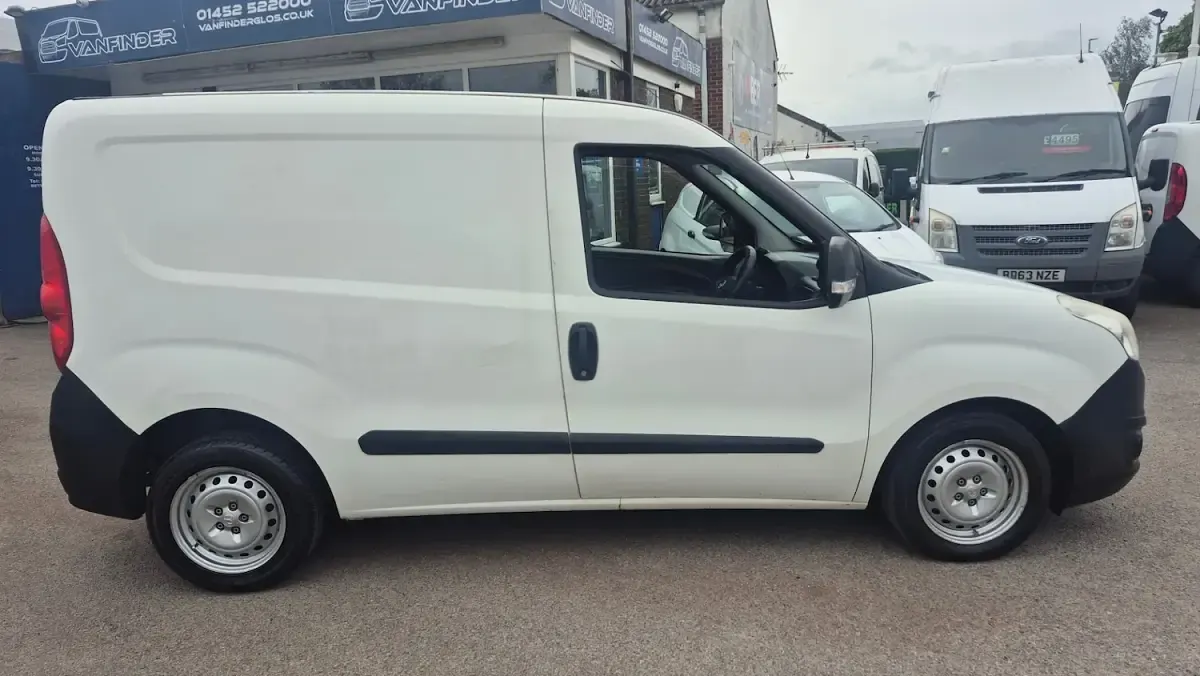 Used Vauxhall Combo 2015 White MPV