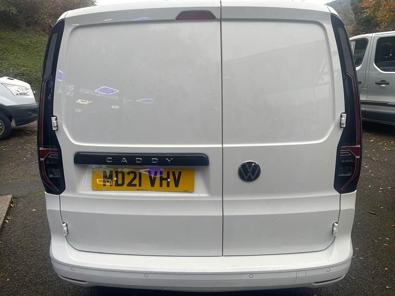 Begagnad VW Caddy Pro 102 HK (75 kW) 2021 Vit Minibuss