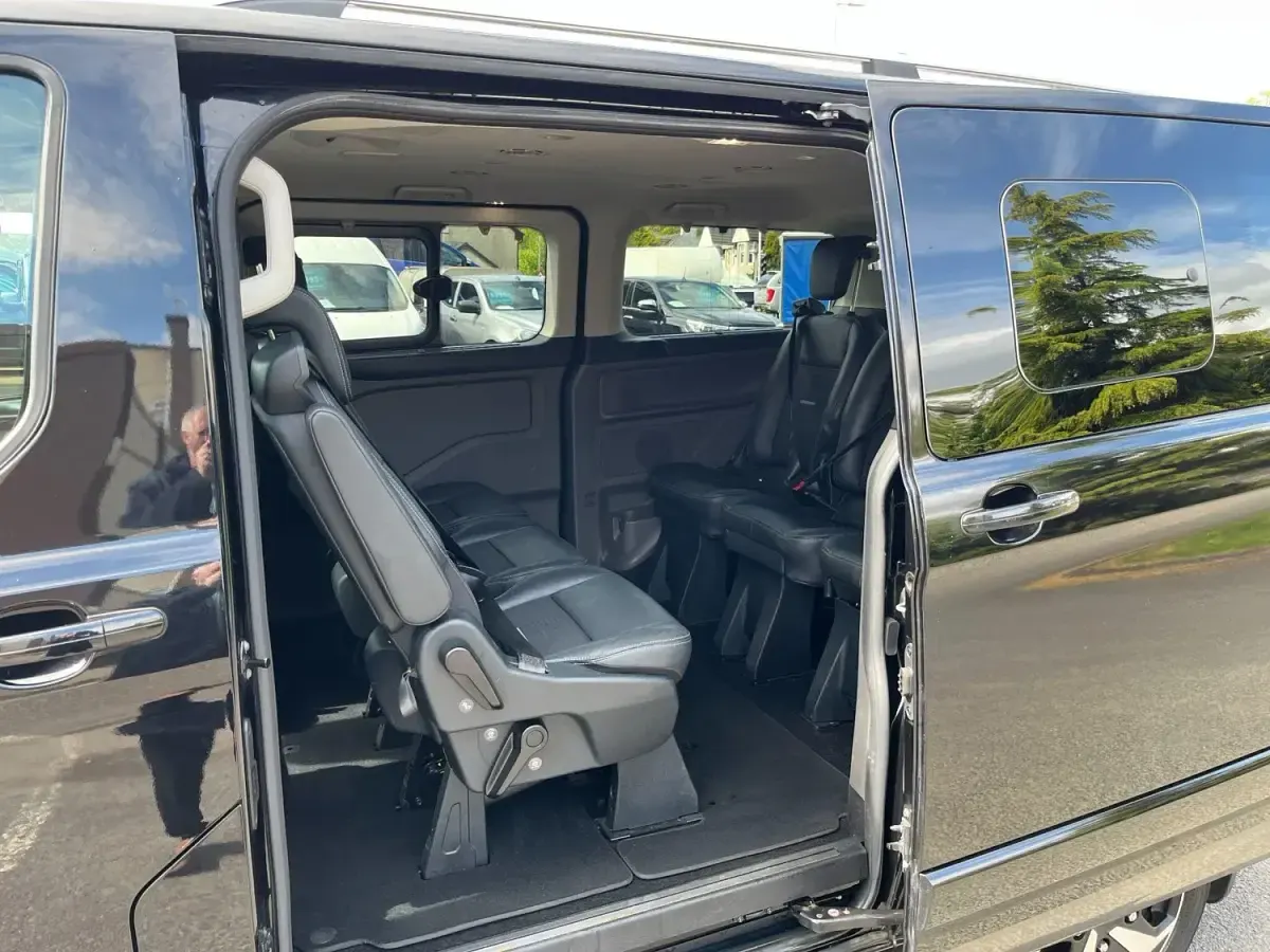 Usado Ford Tourneo Active 130 HP (95 kW) 2022 Preto Monovolume