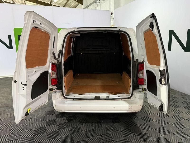 Used Vauxhall Combo Edition 100 HP (73 kW) 2021 White Van