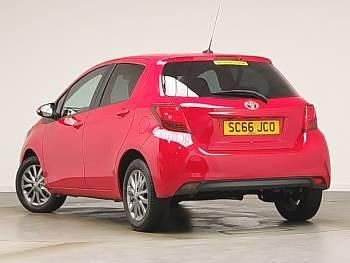 Używany Toyota Yaris 99 KM (72 kW) 2017 Czerwony Hatchback
