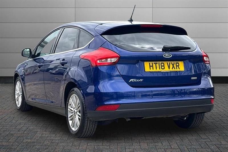 Used Ford Focus Zetec 125 HP (91 kW) 2018 Blue Hatchback