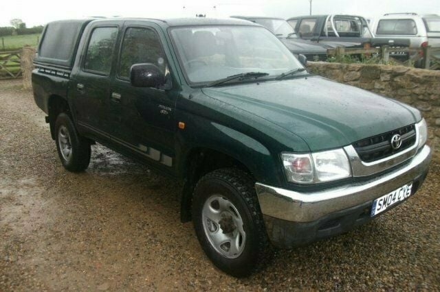 Used Toyota HiLux 102 HP (75 kW) 2004 Pickup