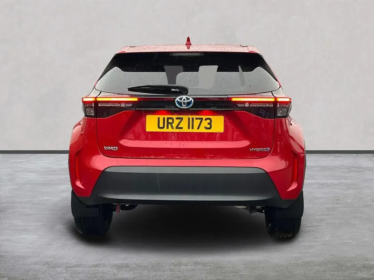 Second-hand Toyota Yaris Hybrid 116 CP (85 kW) 2022 Roșu Hatchback