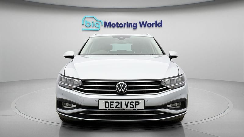 Used VW Passat SEL 148 HP (108 kW) 2021