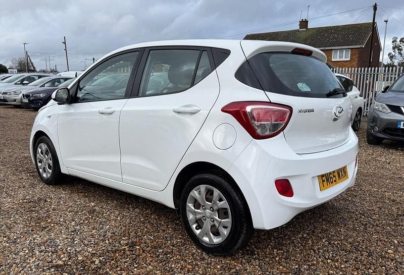 Usado Hyundai i10 SE 66 HP (48 kW) 2016 Branco Citadino