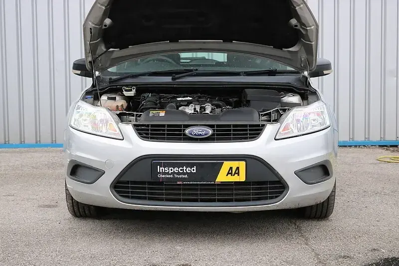 Used Ford Focus Studio 110 HP (80 kW) 2009 Silver Hatchback