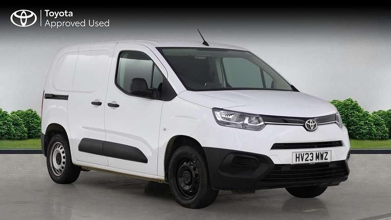 White Used 2023 Toyota Proace Active Van | £15,600 (Fair price) - Image 1/2