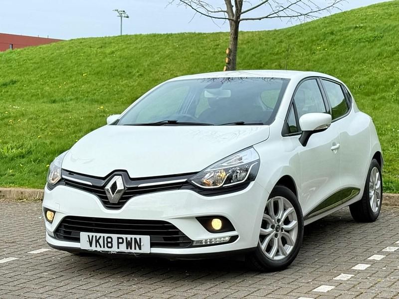 Used Renault Clio IV Dynamique 2018 White Hatchback
