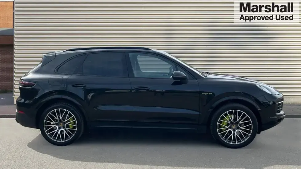 Used Porsche Cayenne Platinum Edition 462 HP (339 kW) 2022 Black SUV