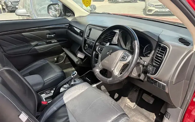 Used Mitsubishi Outlander P-HEV 203 HP (149 kW) 2016 Estate