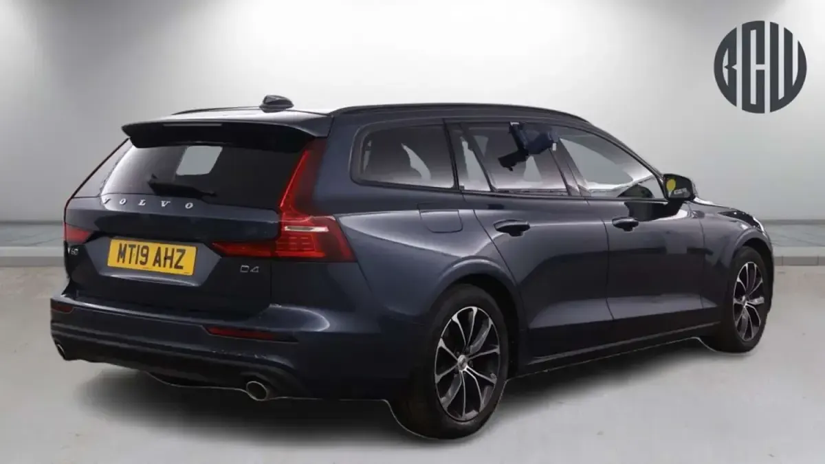Begagnad Volvo V60 Momentum 2019 Blå Kombi