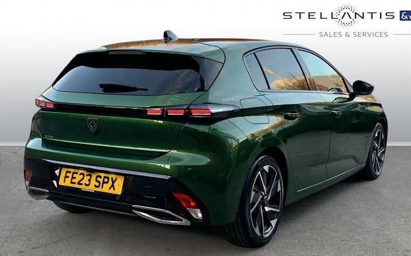 Used Peugeot 308 Allure Premium 131 HP (96 kW) 2023 Green Hatchback