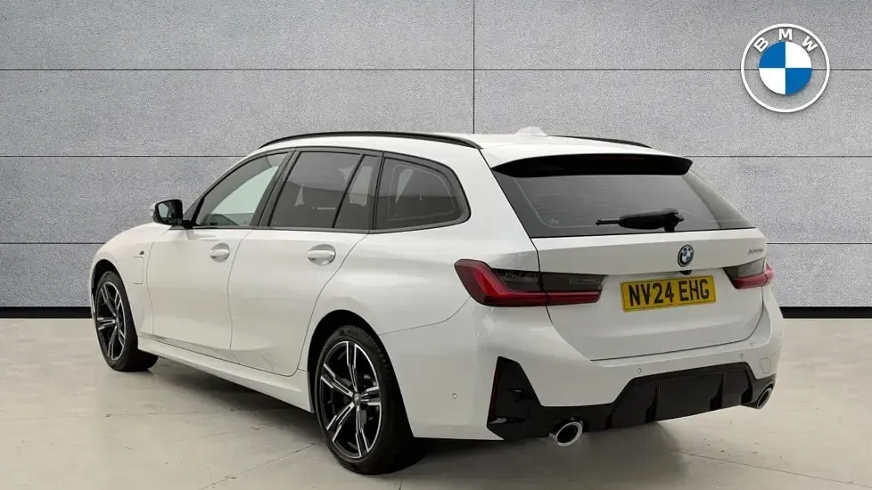 Używany BMW 330e M Sport 288 KM (211 kW) 2024 Biały Kombi