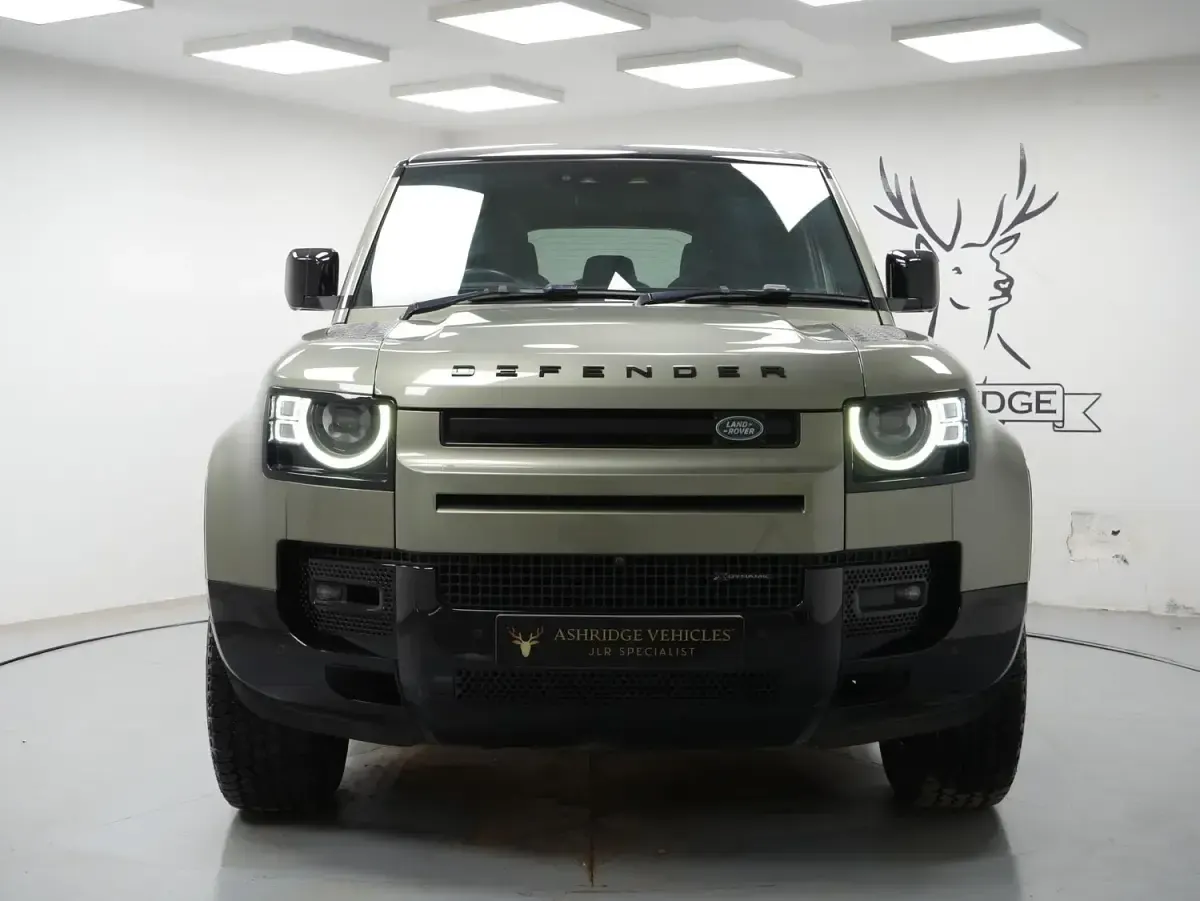 Used Land Rover Defender SE Dynamic 300 HP (220 kW) 2021 Green SUV