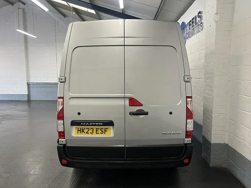 Used Renault Master Business 135 HP (99 kW) 2023 Grey MPV