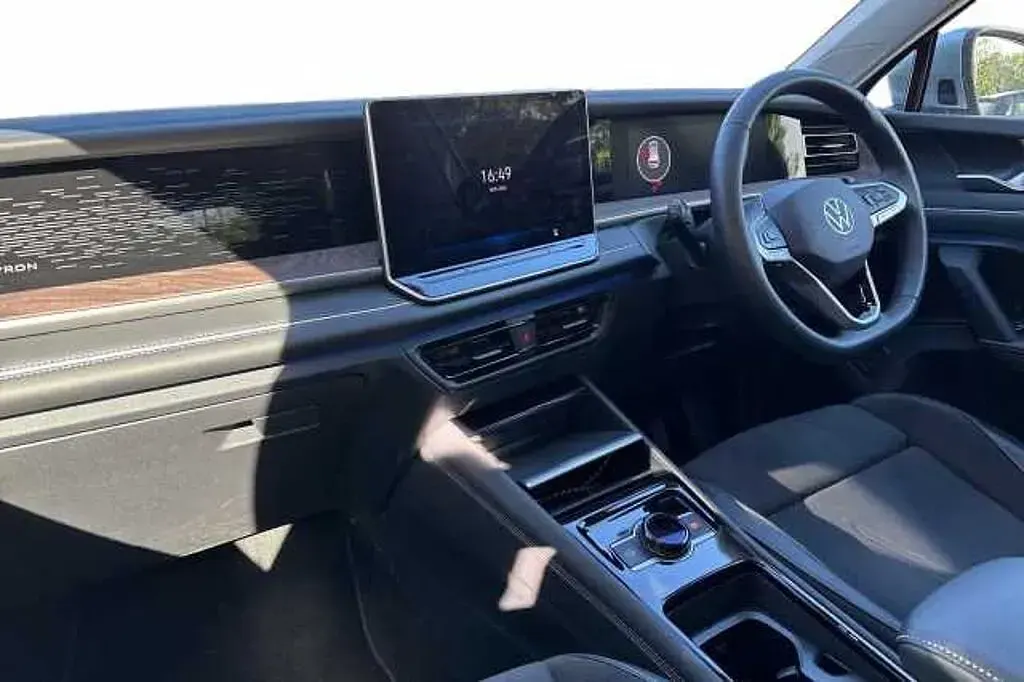 Usado VW Tayron Elegance 204 HP (150 kW) 2026 Prateado SUV