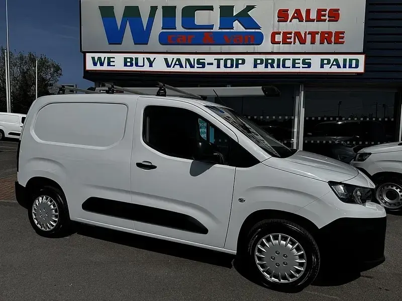 Begagnad Peugeot Partner Premium 102 HK (75 kW) 2022 Vit Minibuss