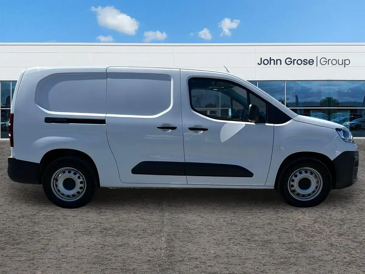 Used Citroën e-Berlingo 100 kW (136 HP) 2025 White MPV