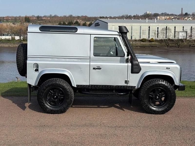 Usado Land Rover Defender 122 HP (89 kW) 2008 Prateado SUV