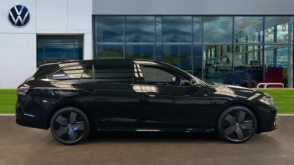 New VW Passat R-line 150 HP (110 kW) 2026 Grenadilla black metallic Estate