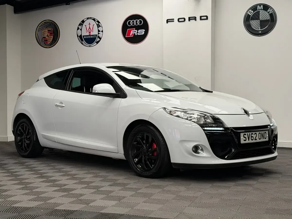 Used Renault Mégane Coupé Dynamique 110 HP (80 kW) 2012 White Coupe