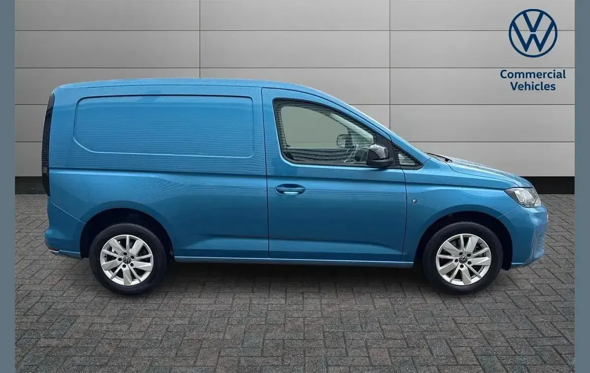 Used VW Caddy Pro 120 HP (88 kW) 2025 Blue MPV