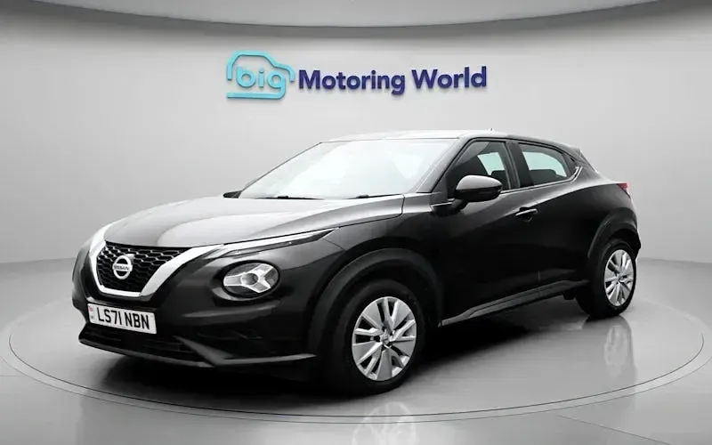 Używany Nissan Juke Acenta 114 KM (83 kW) 2022 Czarny SUV