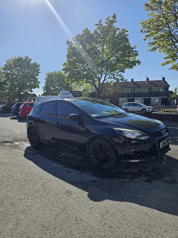 Begagnad Ford Focus Titanium 2014 Svart Halvkombi