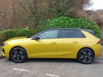 Used Vauxhall Astra 114 kW (156 HP) 2024 Yellow/black Hatchback