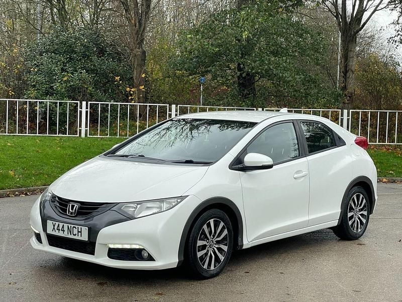 Used Honda Civic ES 120 HP (88 kW) 2013 White Hatchback