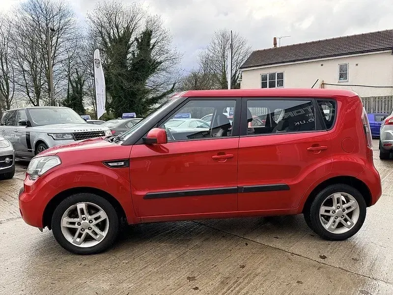 Second-hand Kia Soul 126 CP (92 kW) 2011 Roșu SUV