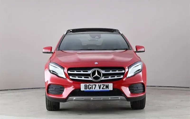 Usado Mercedes GLA250 AMG Line Premium Plus 211 HP (155 kW) 2019 SUV