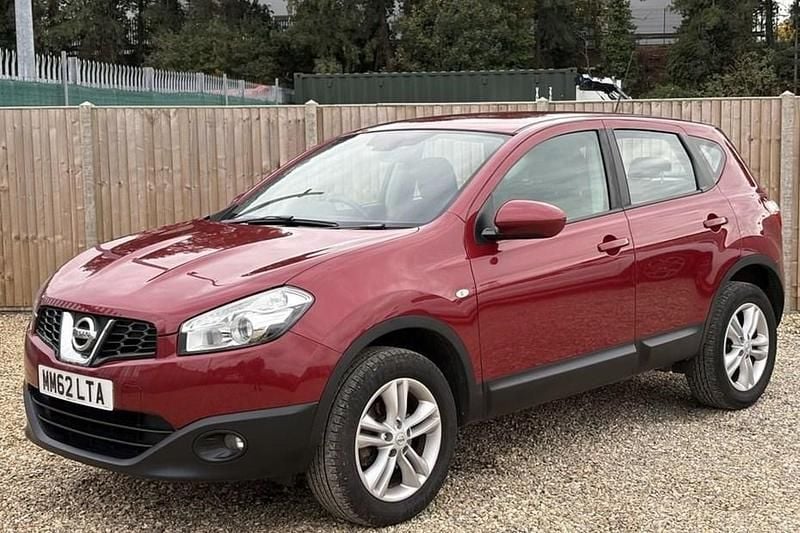Red Used 2013 Nissan Qashqai Acenta SUV | £3,200 (Good price) - Image 1/1