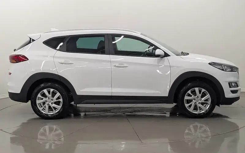 Used Hyundai Tucson SE 132 HP (97 kW) 2020 White SUV