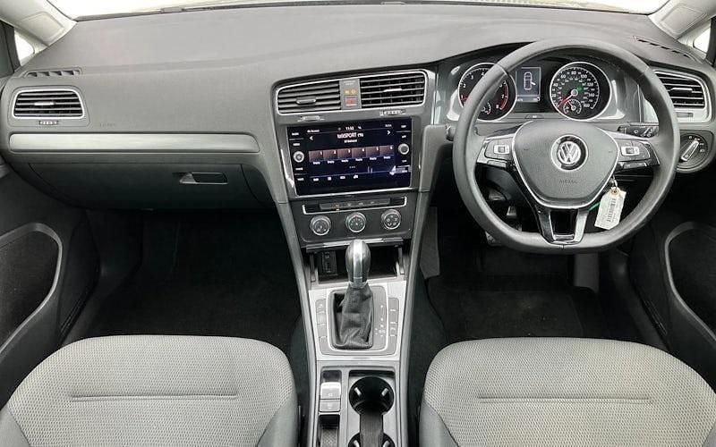 Used VW Golf VII SE 125 HP (91 kW) 2017 Silver Hatchback