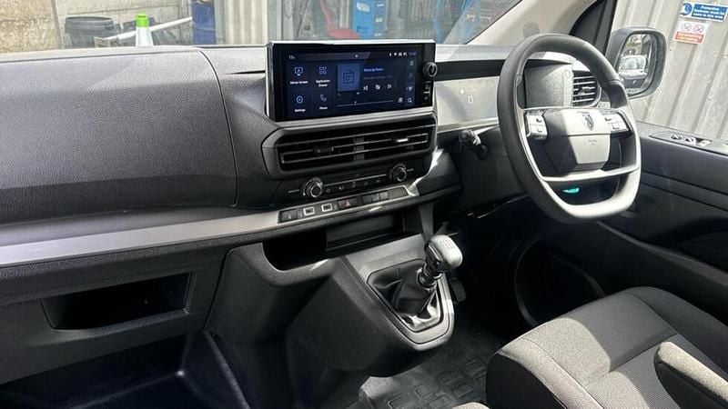 Used Peugeot Expert 143 HP (105 kW) 2025 White Van