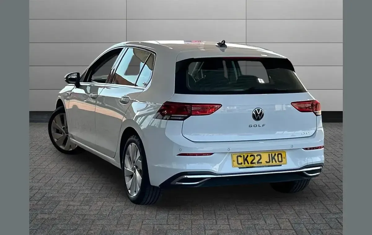 Used VW Golf VIII Style 147 HP (108 kW) 2022 White Hatchback