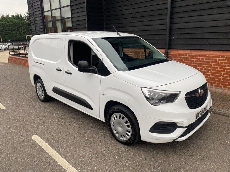 White Used 2020 Vauxhall Combo Sportive MPV | £6,995 (Good price) - Image 1/4