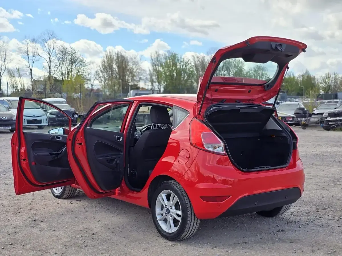 Used Ford Fiesta Zetec 100 HP (73 kW) 2017 Red Hatchback
