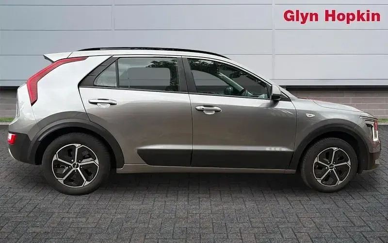 Gebraucht Kia Niro 129 PS (94 kW) 2025 Grau SUV