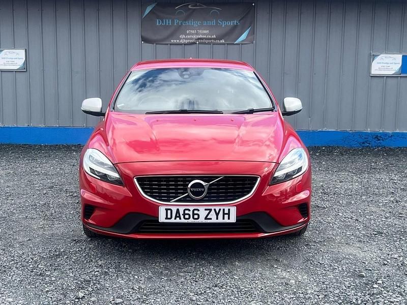 Used Volvo V40 R-Design Pro 120 HP (88 kW) 2016 Red Hatchback